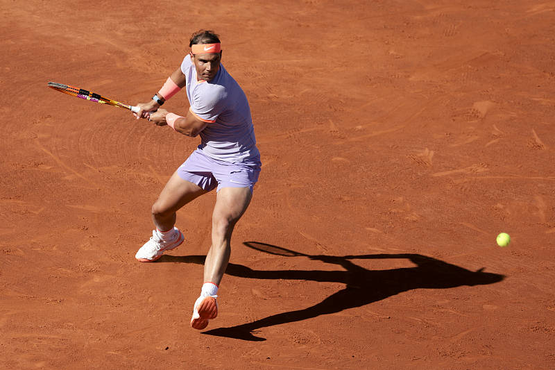 爱游戏入口-纳达尔遭遇七持续失利，巴塞罗那教练压力巨大！热度持续攀升(纳达尔和费德勒谁伟大)