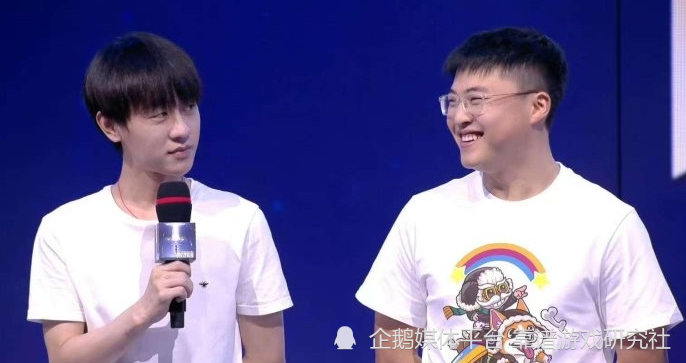 爱游戏体育官网-Uzi重返赛场，大比分获胜首场状态出色，瑞士队观众沸腾！赛场气氛高涨(许昕重返赛场)